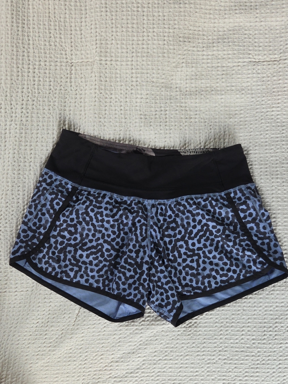Lululemon sz 4 Women’s Blue Leopard Print Athletic Shorts